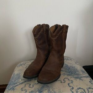 Ariat Women's Heritage Roper Distressed Boots | Brown | Size 8B